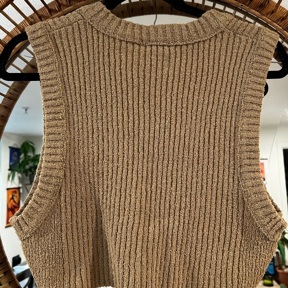 Colby Crop Vest - Picture 3 of 3